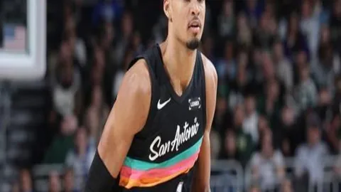 蓉城与三镇首轮首发名单揭晓：5外援对碰4外援，胡荷韬担纲首发，韦世豪替补亮相